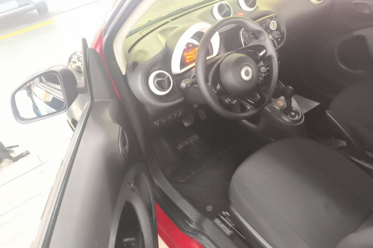 smart fortwo 2018款 1.0L 52千瓦硬顶灵动版 国V中控内饰7003