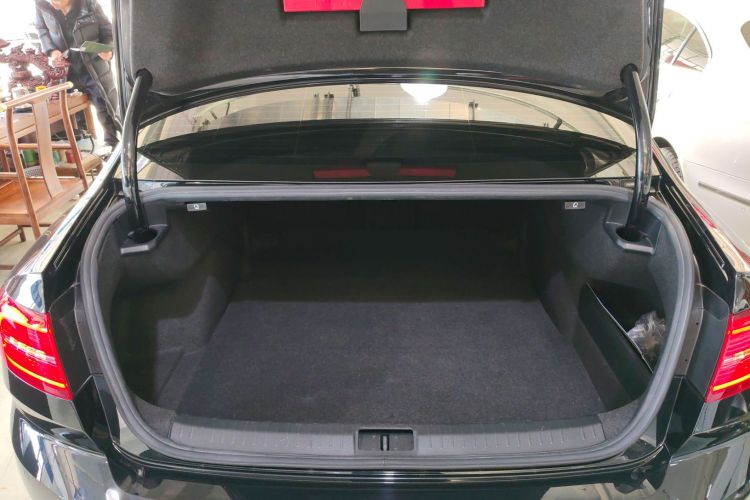 大众 迈腾 2019款 330TSI DSG 豪华型 国VI机舱底盘23