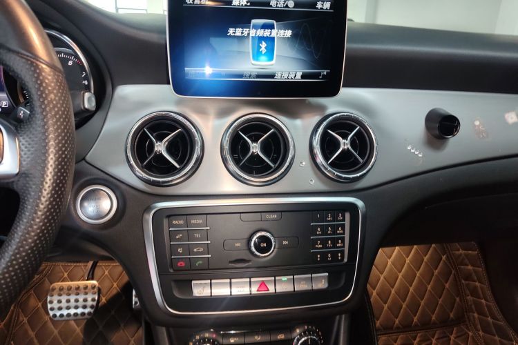 奔驰CLA 2018款 CLA 220 4MATIC中控内饰16