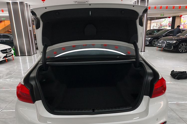 宝马5系 2018款 改款 530Li xDrive M运动套装机舱底盘23