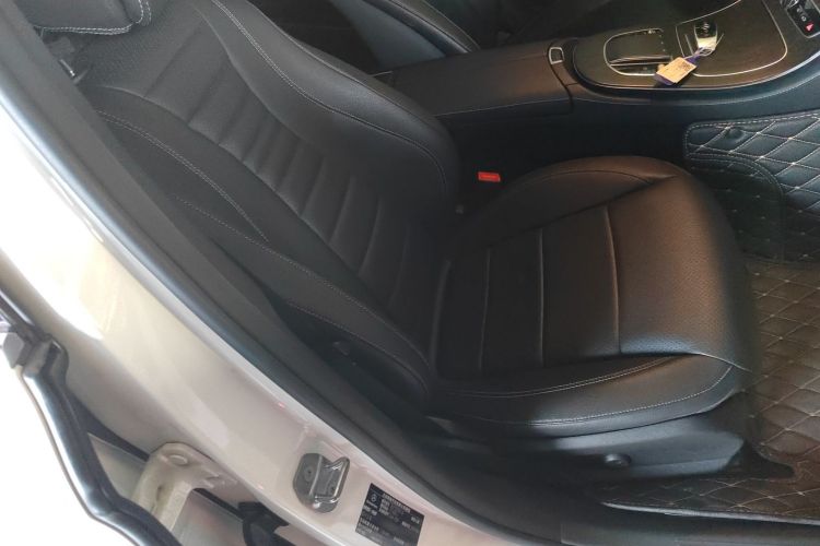 奔驰E级 2019款 改款 E 300 L 运动时尚型局部细节41