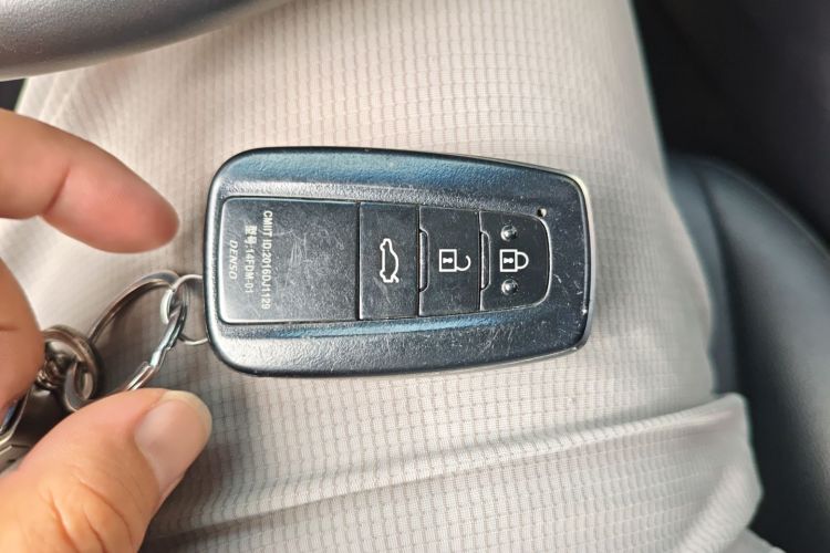 丰田 凯美瑞 2019款 2.0G 豪华版 国VI中控内饰11