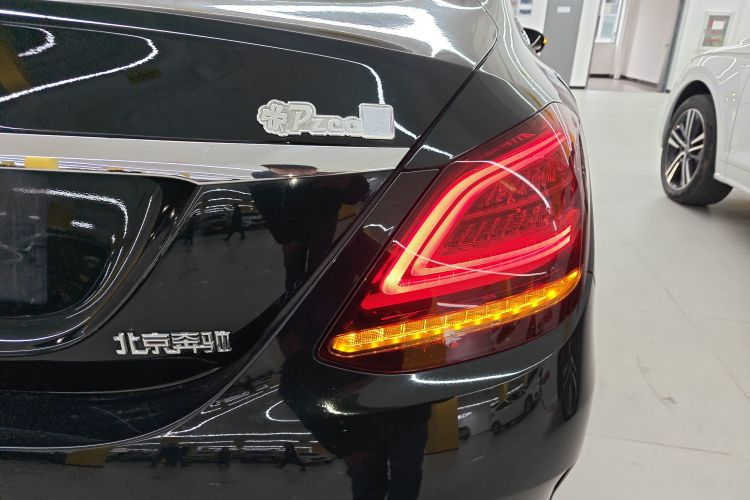 奔驰C级 2021款 C 200 L 时尚型运动版车身外观9