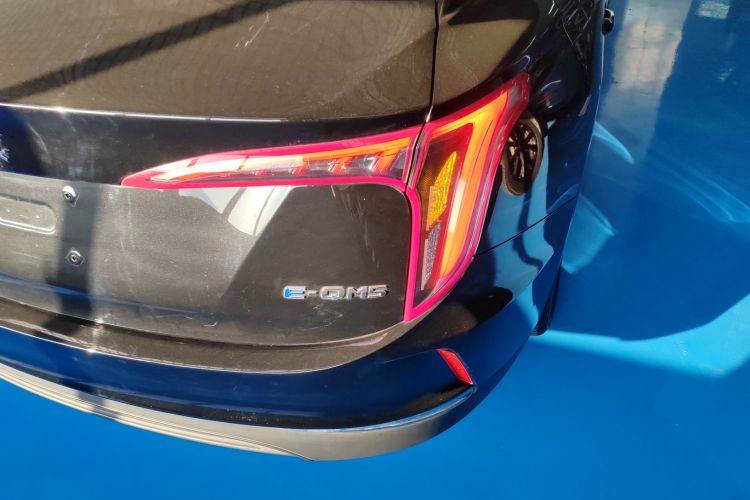 红旗E-QM5 2024款 450km 出行版车身外观6006