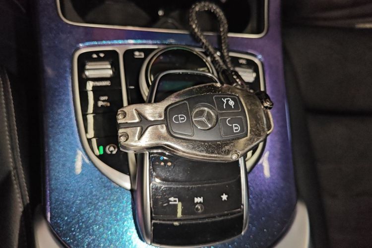 奔驰C级 2017款 改款 C 200 运动版中控内饰11