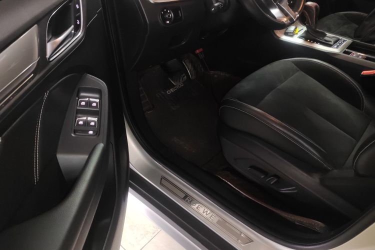 荣威RX5新能源 2017款 eRX5 50T 混动互联尊荣旗舰版中控内饰7003