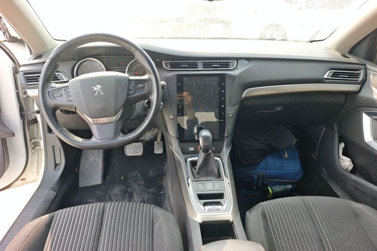 标致408 2016款 1.6T 自动豪华版中控内饰12