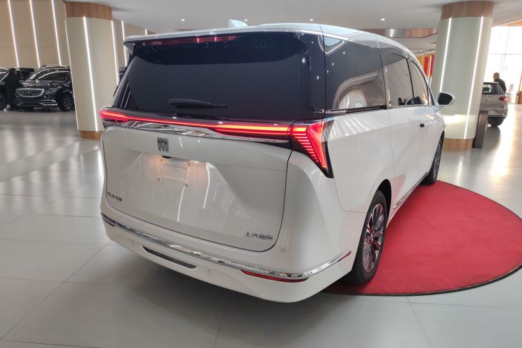 别克GL8 2025款 陆尊 智享版车身外观7