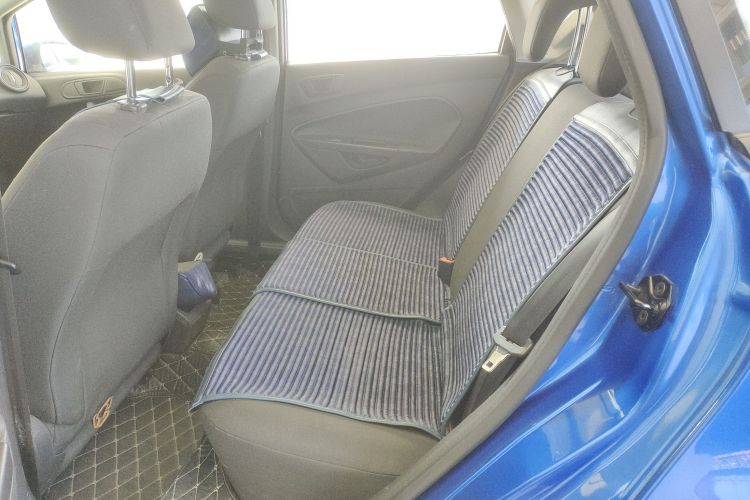 福特 嘉年华 2013款 两厢 1.5L 手动风尚型中控内饰21