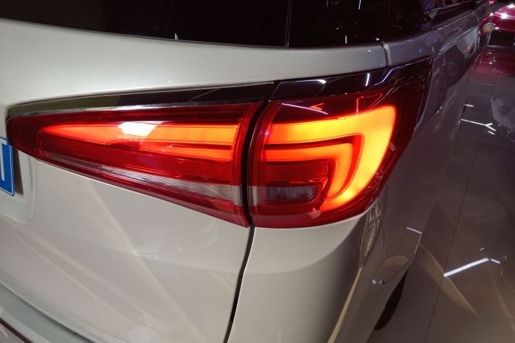 别克GL8 2018款 ES 28T 舒适型 国VI车身外观9