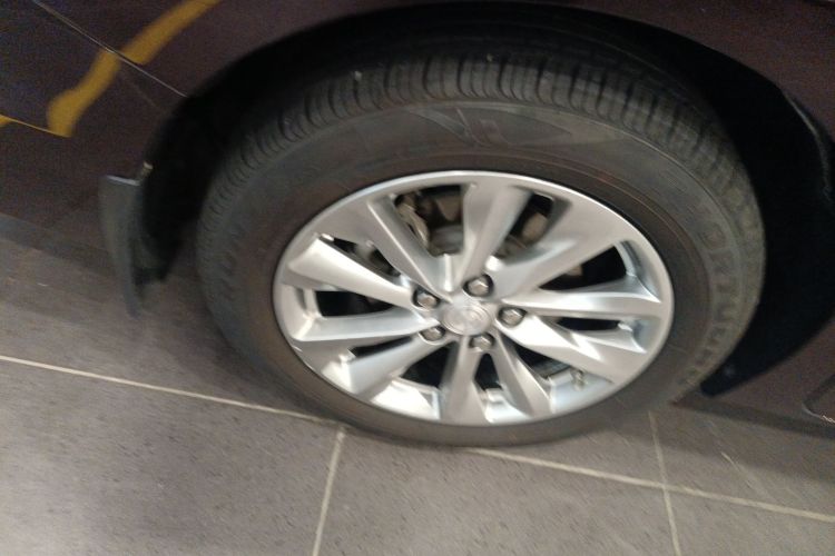 别克GL8 2022款 Avenir艾维亚 六座贤礼版车身外观6008