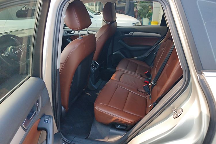 奥迪Q5 2015款 40 TFSI 进取型中控内饰21