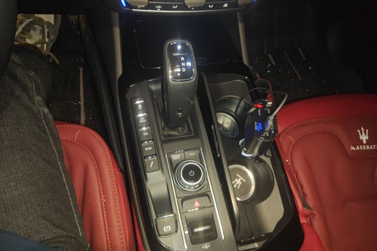 玛莎拉蒂 Levante 2022款 2.0T GT锋芒版中控内饰18