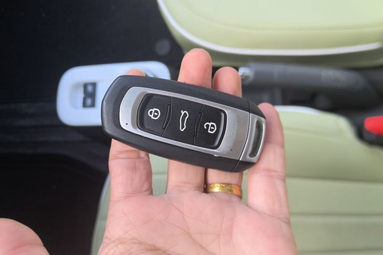 吉利银河 2025款 210km 熊猫卡丁中控内饰11