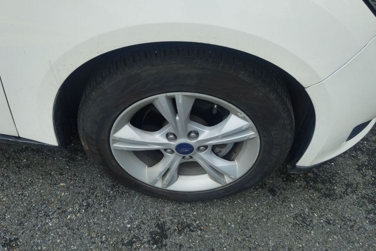 福特 福克斯 2018款 两厢经典 1.6L 自动舒适型智行版车身外观6007