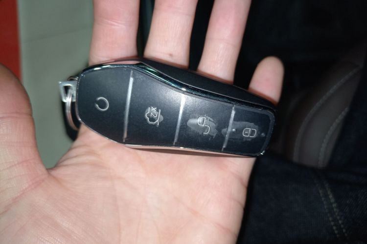 比亚迪 汉 2024款 DM-i 荣耀版 121KM 尊贵型中控内饰7001