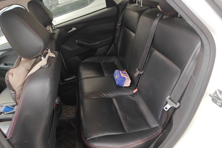 福特 福克斯 2015款 两厢 1.6L 自动舒适型中控内饰21