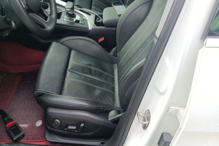 奥迪A4L 2020款 40 TFSI quattro 豪华动感型中控内饰19