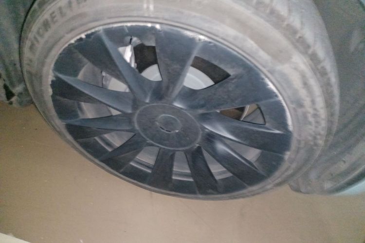 特斯拉 Model Y 2021款 标准续航后驱版车身外观10