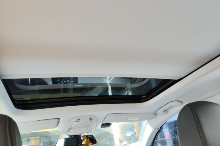 标致5008 2017款 380THP 7座精英版中控内饰22