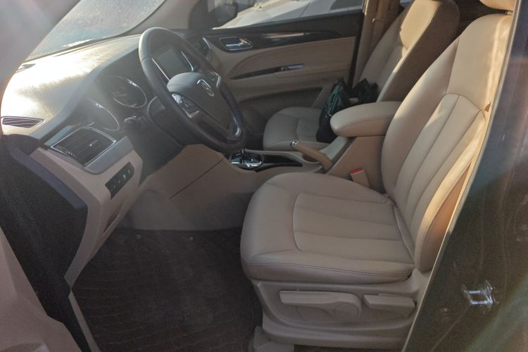 宝骏730 2016款 1.8L iAMT豪华型 7座局部细节19