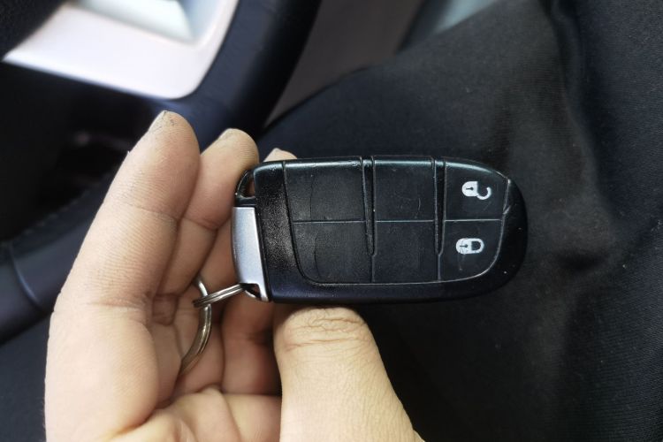 道奇 酷威 2015款 2.0TD 四驱尊尚版中控内饰7001