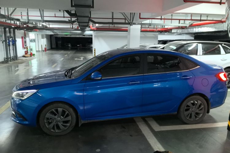 长安 逸动DT 2018款 1.6L 手动智享型车身外观4