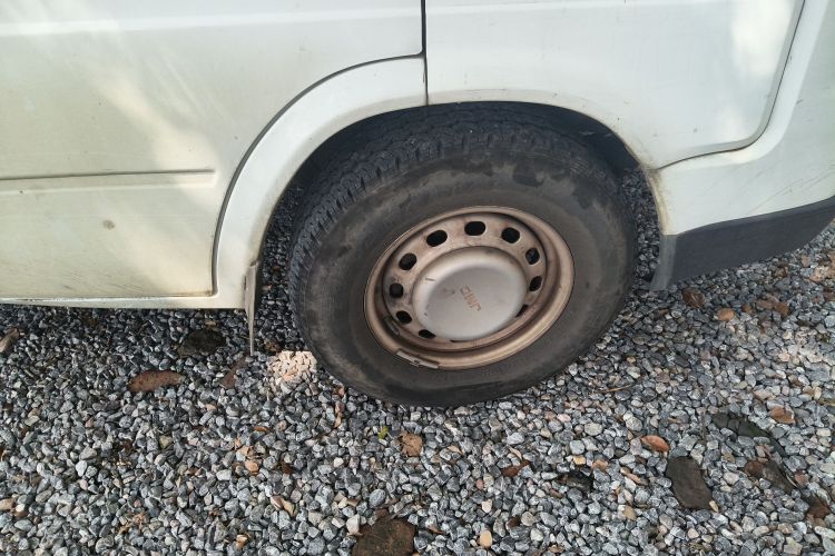 江铃 特顺 2019款 2.8T商运型长轴中顶7座后单胎国VI JX493车身外观6007