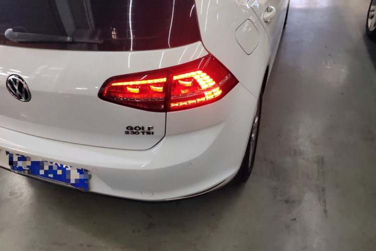 大众 高尔夫 2016款 230TSI 自动舒适型车身外观9