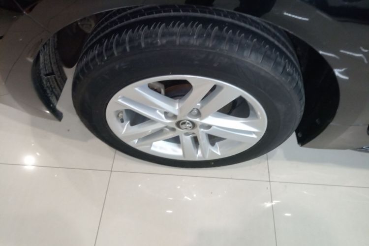 丰田 雷凌 2021款 双擎 1.8H E-CVT豪华版车身外观56