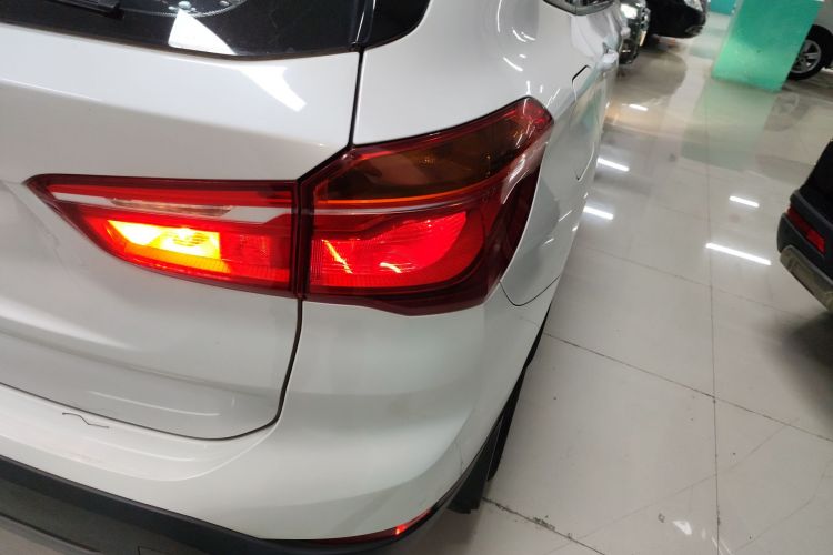 宝马X1 2016款 sDrive18Li 时尚型车身外观9