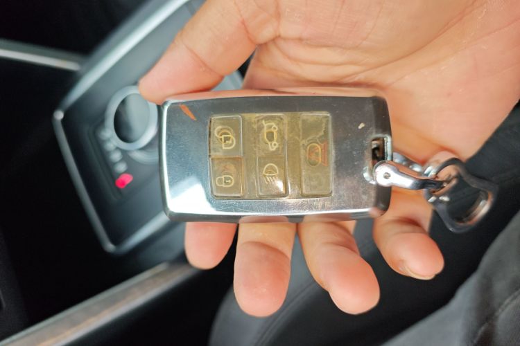 路虎 发现神行 2016款 2.0T SE中控内饰7001