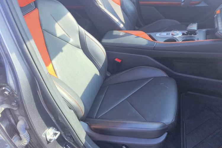 长安UNI-V 2022款 1.5T 尊贵型局部细节41