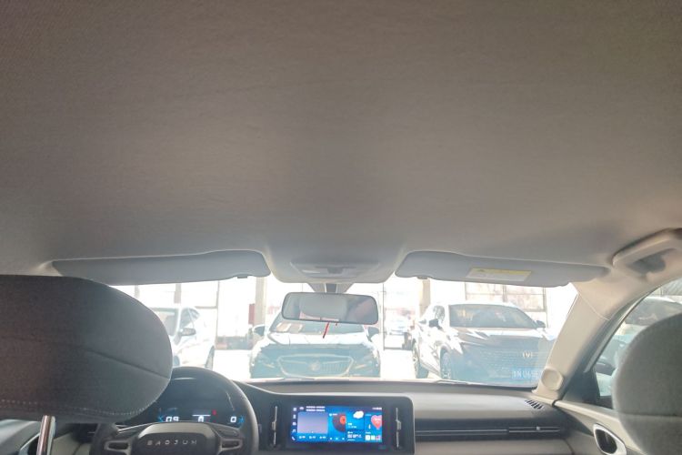 宝骏RC-5 2020款 1.5L 手动智耀精英型中控内饰22