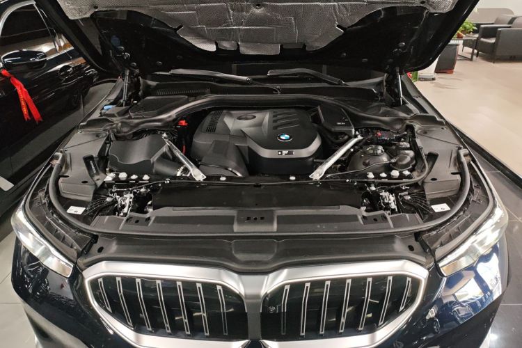 宝马5系 2024款 530Li 领先型 豪华套装机舱底盘24