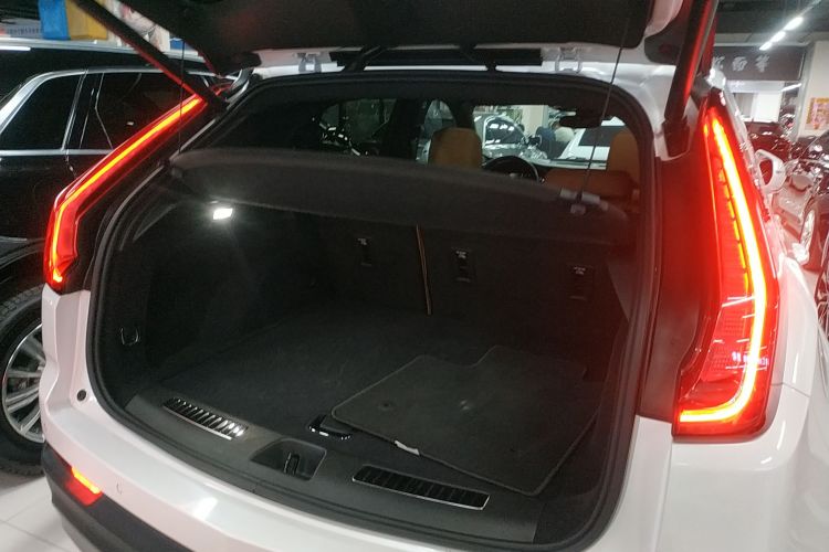 凯迪拉克XT4 2021款 28T 四驱铂金版机舱底盘23