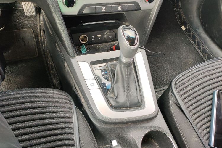 现代 领动 2016款 1.6L 自动智炫·精英型中控内饰18