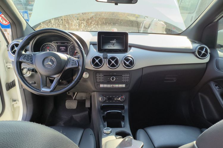 奔驰B级 2015款 B 200 时尚型局部细节16