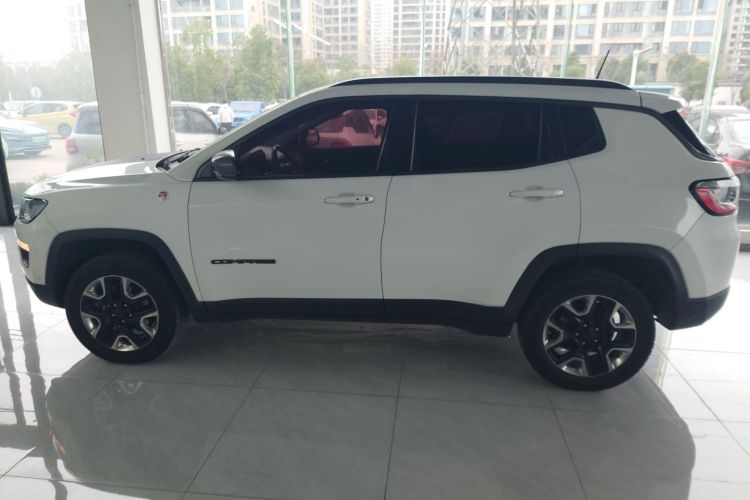 Jeep 指南者 2017款 200TS 自动高性能四驱版车身外观4