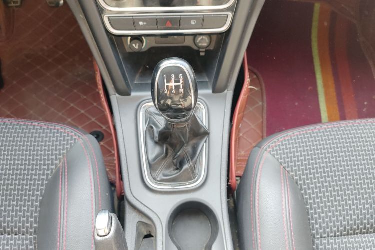 奇瑞 瑞虎3 2016款 1.6L 手动智尚版中控内饰18