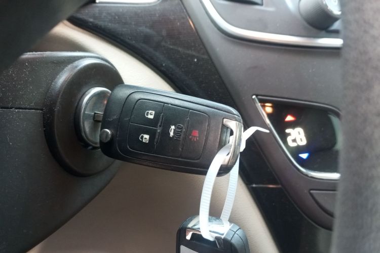 别克 君威 2015款 2.0L 领先时尚型中控内饰11