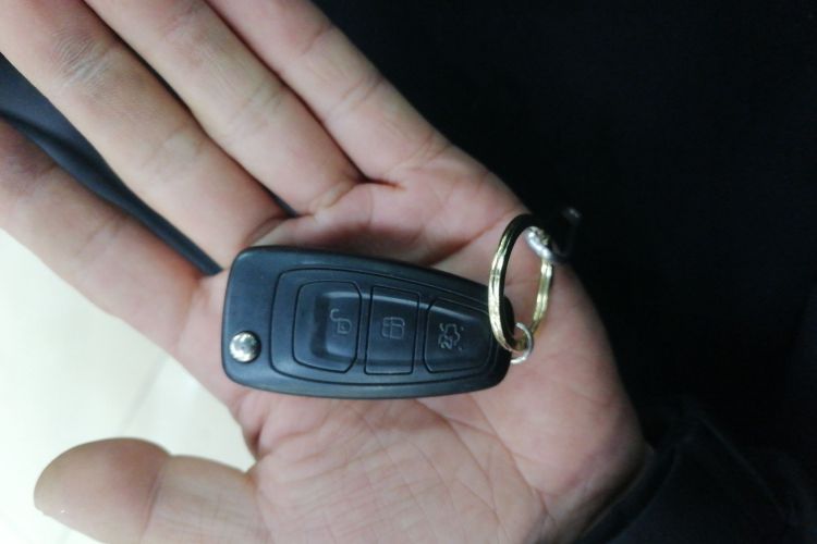 福特 福克斯 2012款 三厢 1.6L 自动风尚型中控内饰11