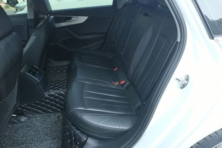 奥迪A4L 2018款 30周年年型 40 TFSI 时尚型中控内饰7004