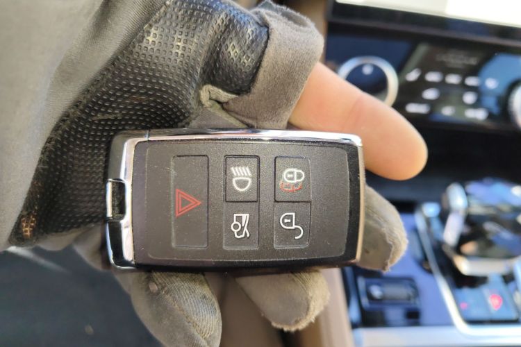 捷豹XFL 2021款 XFL 2.0T P250 两驱尊享豪华版中控内饰11