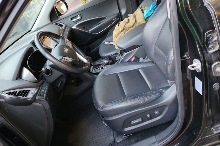 现代 胜达 2015款 2.4L 自动两驱智能型 5座中控内饰19