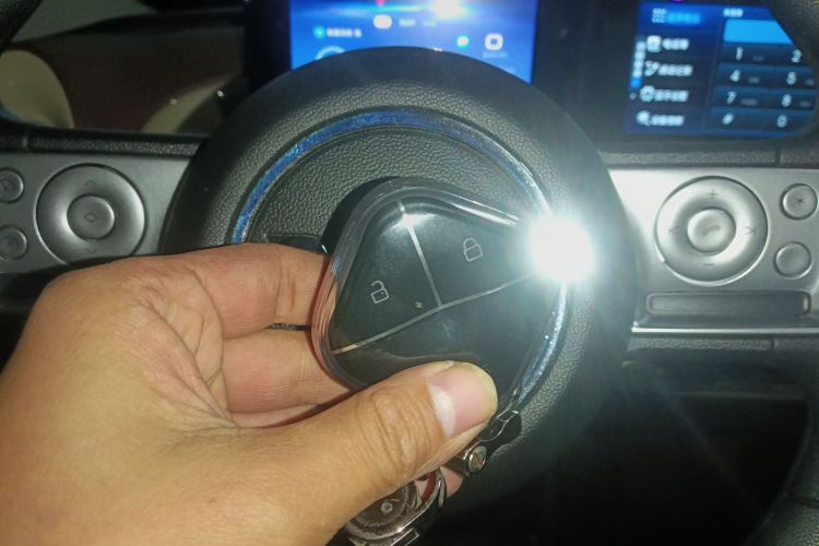 五菱汽车 五菱缤果 2023款 333km 悦享款中控内饰11