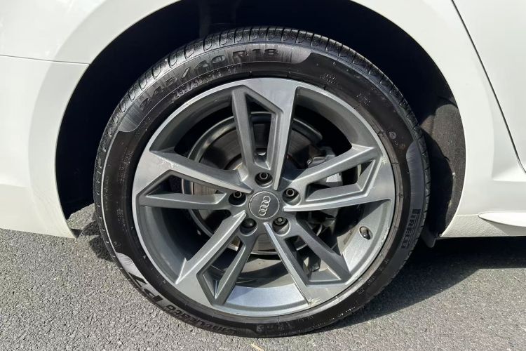 奥迪A4L 2017款 Plus 40 TFSI 运动型车身外观6008