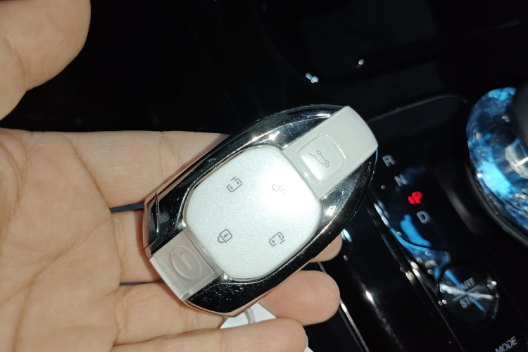 广汽传祺 传祺M8 2023款 宗师系列 双擎 御尊版中控内饰7001