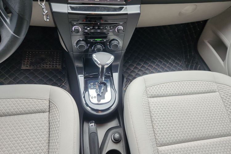 雪铁龙 世嘉 2013款 三厢 1.6L 自动品尚型中控内饰18