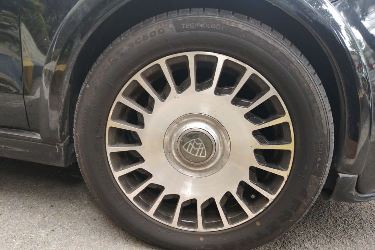 奔驰V级 2018款 V 260 L 尊贵加长版 国VI车身外观6007